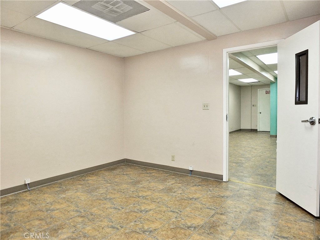 830 Atlantic Avenue Long Beach, CA 90813 - Photo 28 of 75 an empty room with a natural light