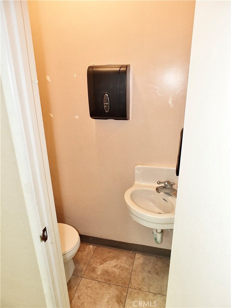830 Atlantic Avenue Long Beach, CA 90813 - Photo 61 of 75 a bathroom with a toilet and a sink