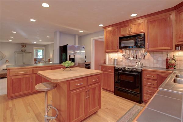 8 Great Meadow Road Holliston, MA 01746 - Photo 11 of 30