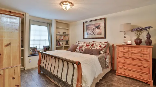a view of a sitting area with furniture and garden