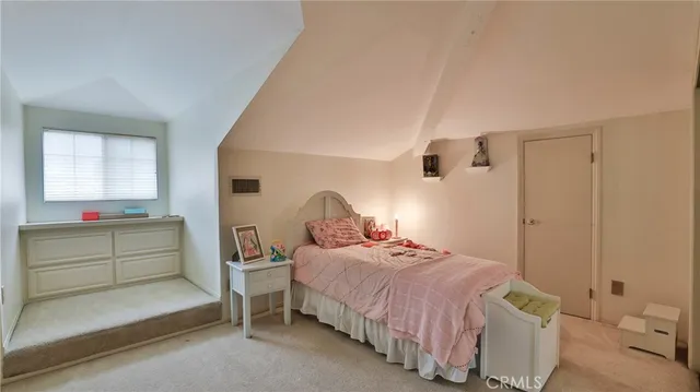 a view of an outdoor sitting area with furniture and garden