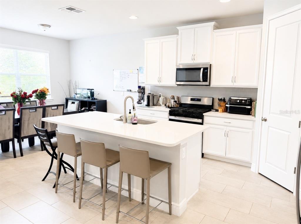 5738 Long Shore Loop Sarasota, FL 34238 - Photo 4 of 40