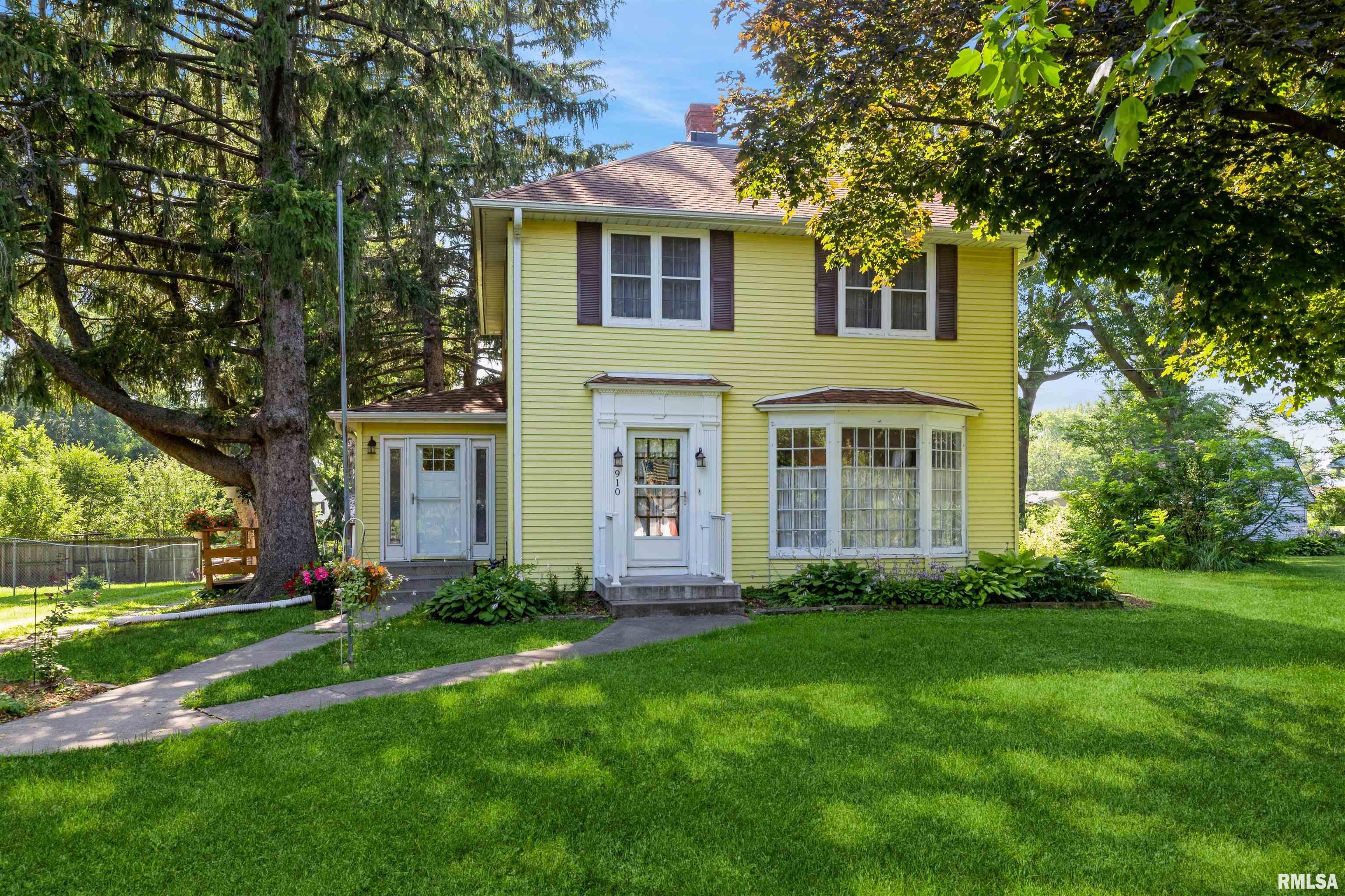 910 North 11th Street Clinton, IA 52732 - Photo 1 of 33 Gallery Image 1
