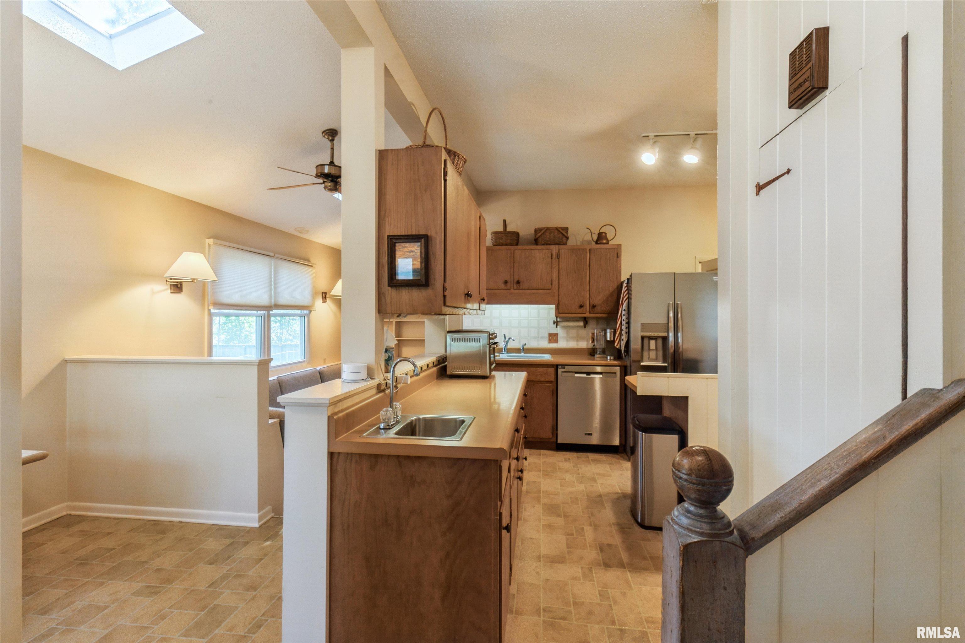 910 North 11th Street Clinton, IA 52732 - Photo 8 of 33 Gallery Image 8