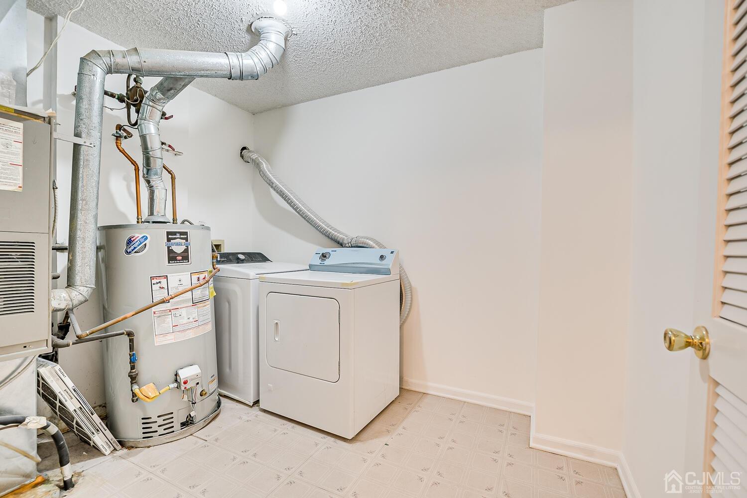22 Prestwick Way Edison, NJ 08820 - Photo 24 of 24 a utility room with dryer and washer