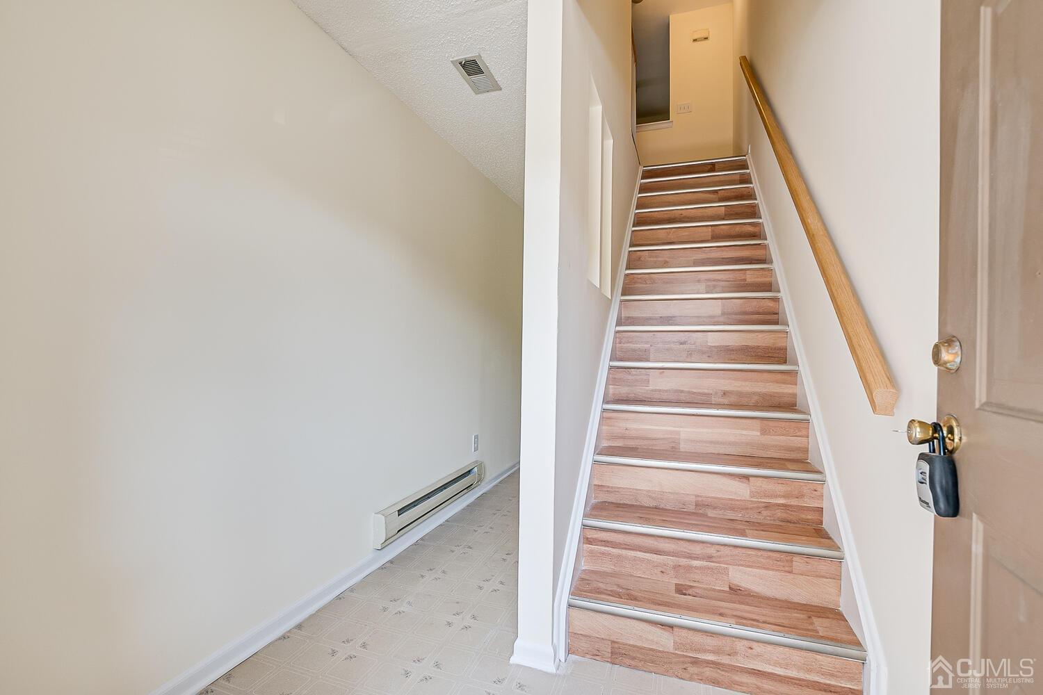 22 Prestwick Way Edison, NJ 08820 - Photo 4 of 24 a view of an entryway