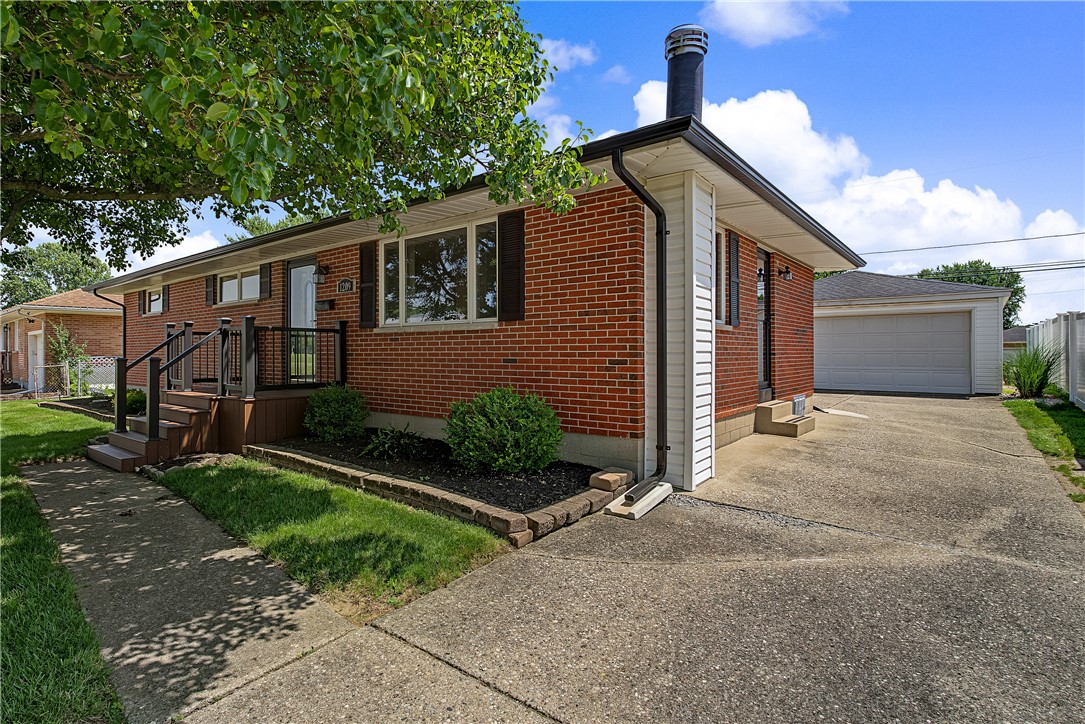 1209 Student Avenue Springfield, OH 45503 - Photo 1 of 47