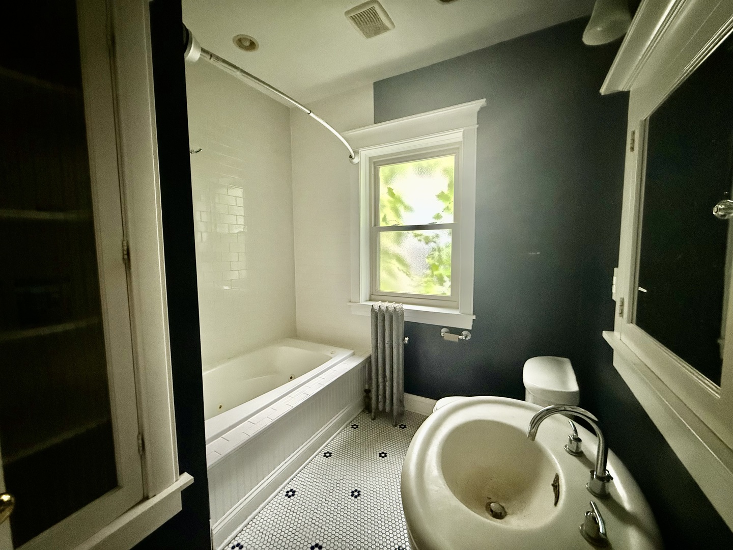 4149 North Sheridan Road, Unit 3 Chicago, IL 60613 - Photo 7 of 17