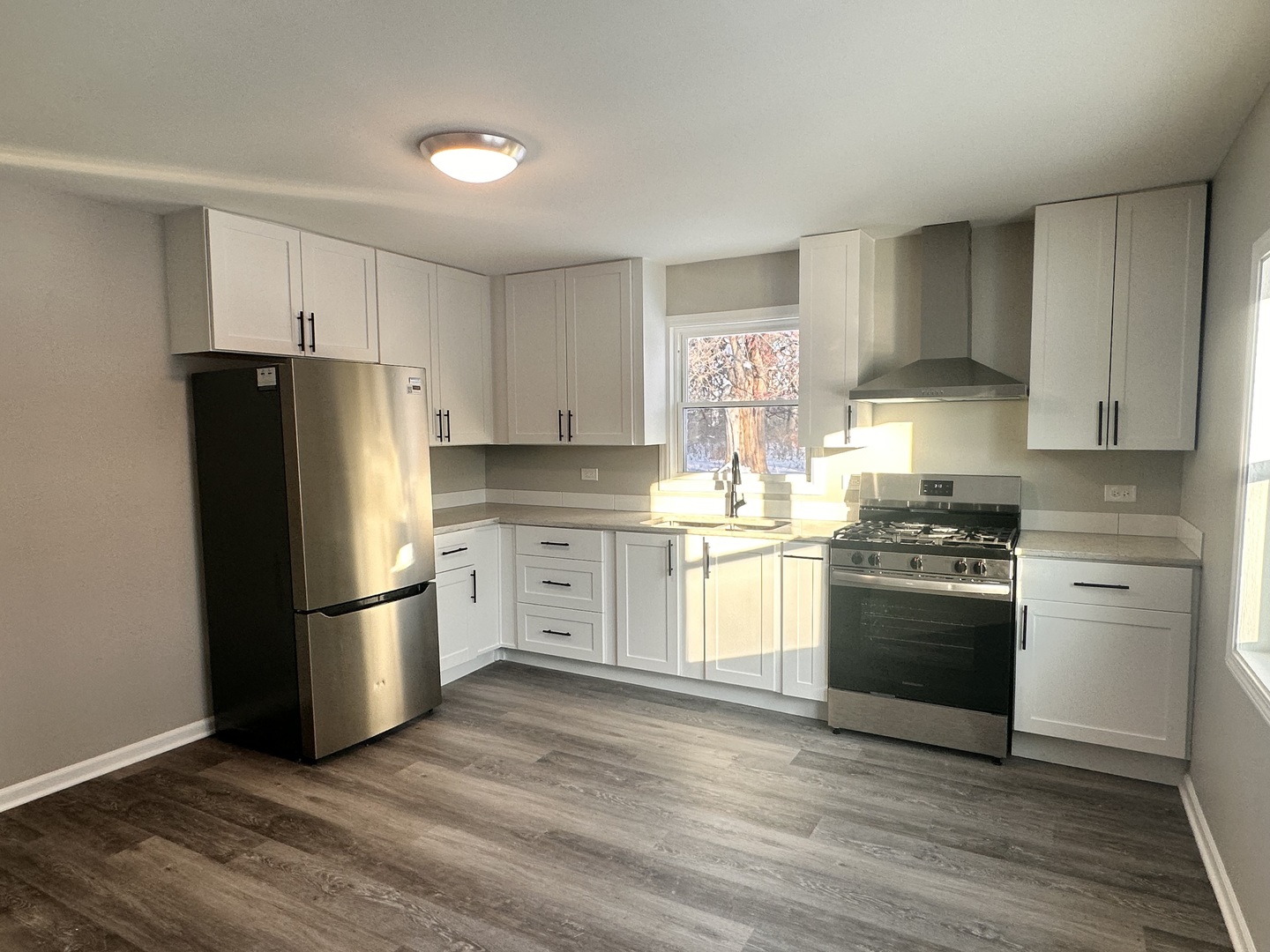 518 Spring Street Streator, IL 61364 - Photo 3 of 17 a kitchen with granite countertop a refrigerator stove and wooden floor