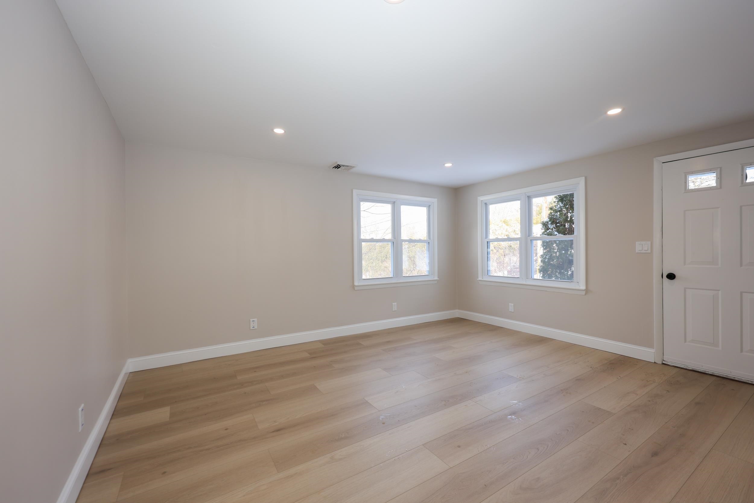 6 Mountain View Street Nashua, NH 03060 - Photo 11 of 42