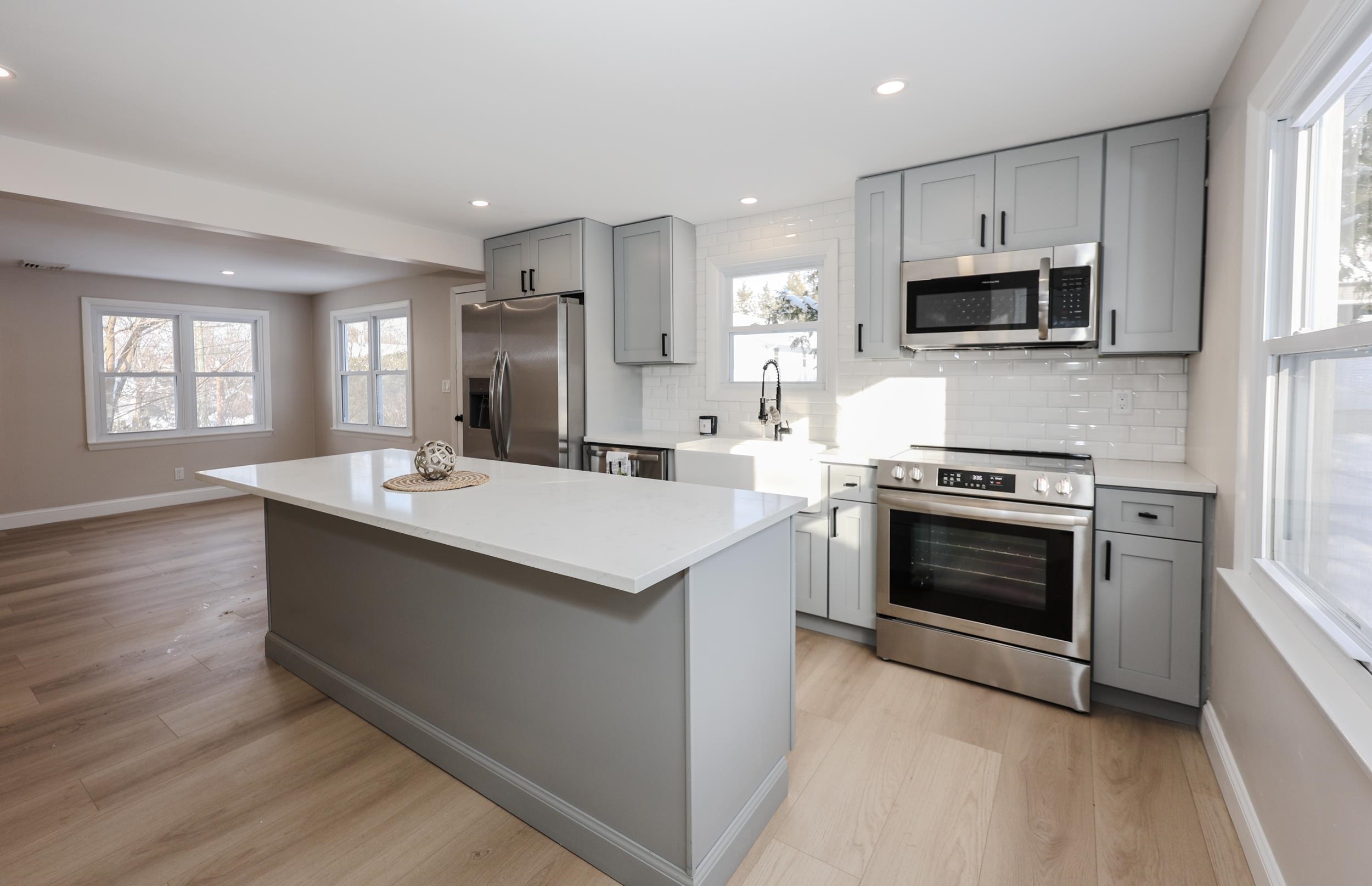 6 Mountain View Street Nashua, NH 03060 - Photo 2 of 42