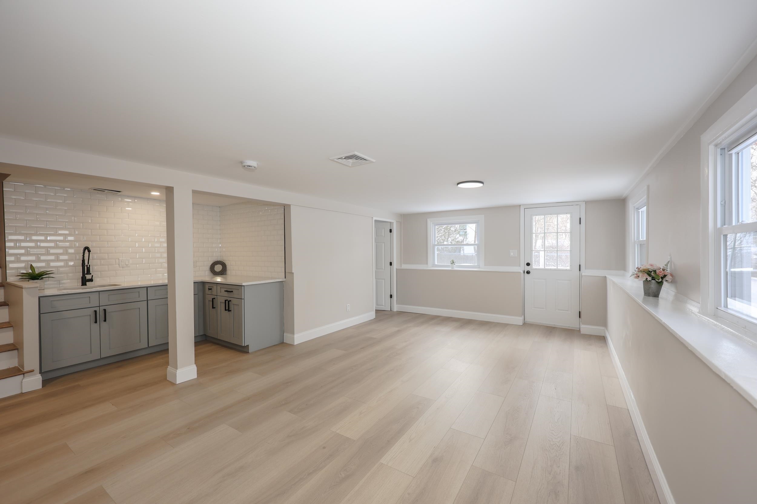 6 Mountain View Street Nashua, NH 03060 - Photo 32 of 42