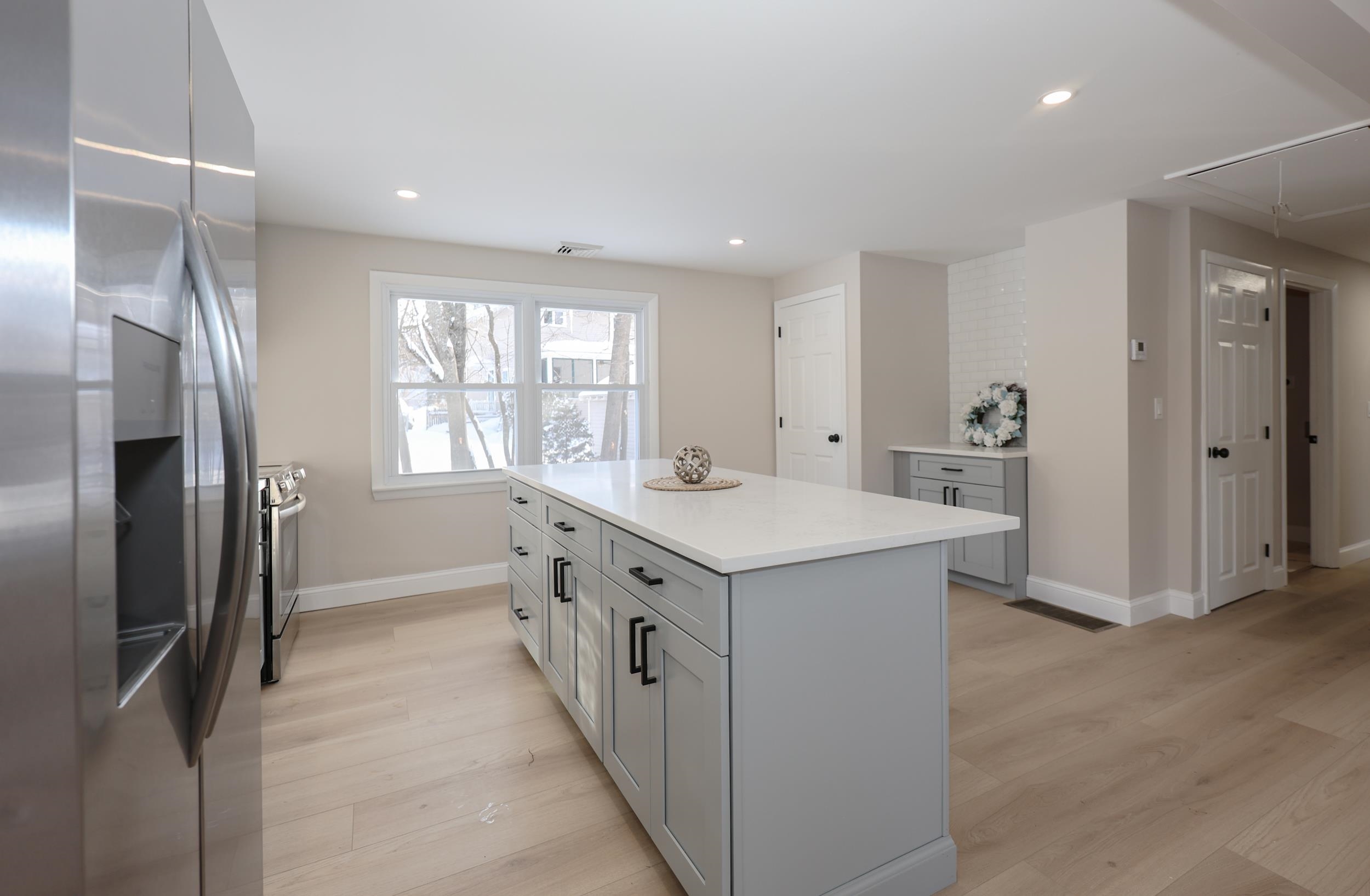 6 Mountain View Street Nashua, NH 03060 - Photo 5 of 42