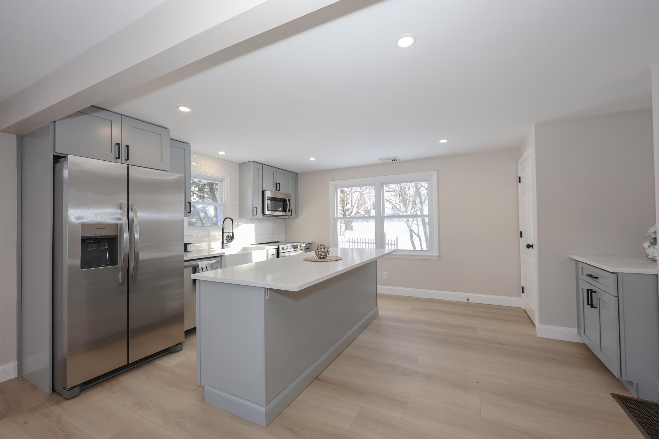 6 Mountain View Street Nashua, NH 03060 - Photo 7 of 42