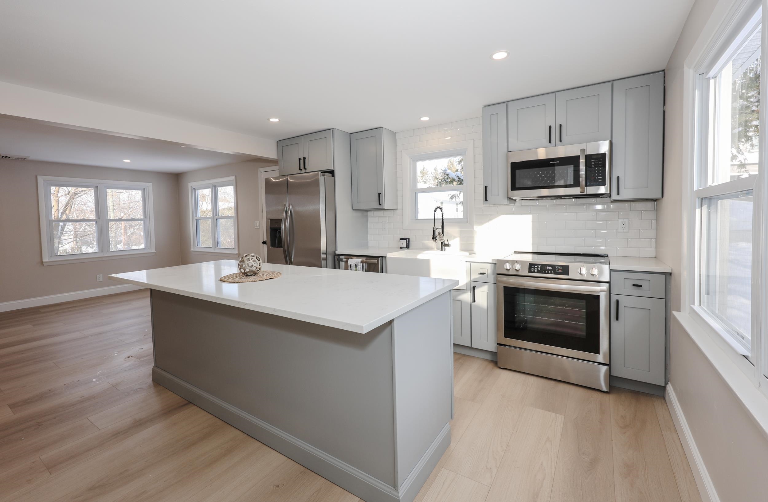 6 Mountain View Street Nashua, NH 03060 - Photo 8 of 42