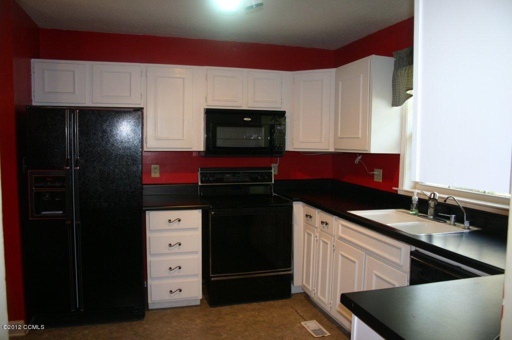204 Graham Road Newport, NC 28570 - Photo 6 of 20 Kitchen-2