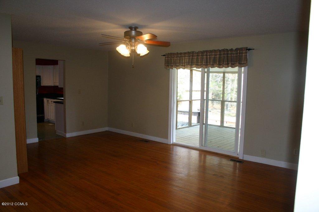 204 Graham Road Newport, NC 28570 - Photo 8 of 20 Greatroom-2