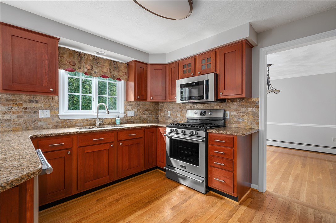 19 Southbury Road Cumberland, RI 02864 - Photo 3 of 39