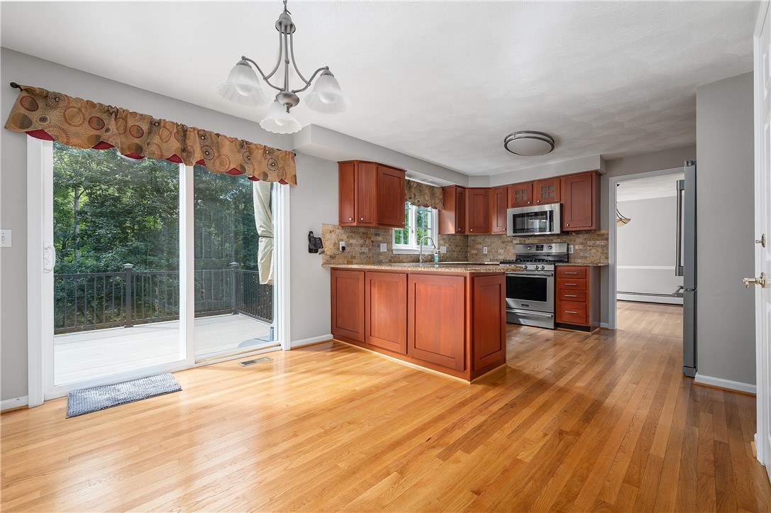 19 Southbury Road Cumberland, RI 02864 - Photo 5 of 39