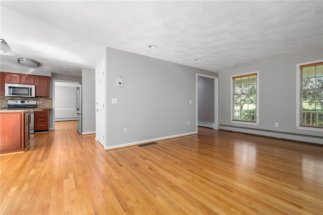 19 Southbury Road Cumberland, RI 02864 - Photo 6 of 39