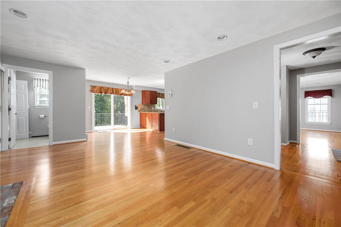 19 Southbury Road Cumberland, RI 02864 - Photo 7 of 39
