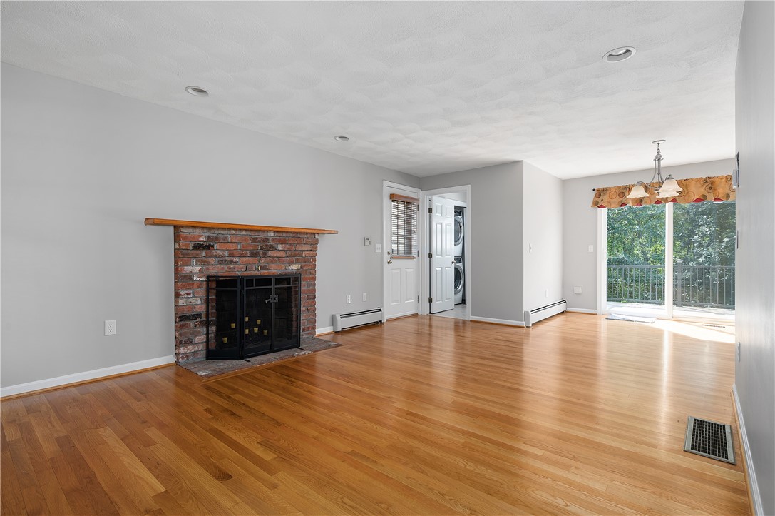 19 Southbury Road Cumberland, RI 02864 - Photo 8 of 39