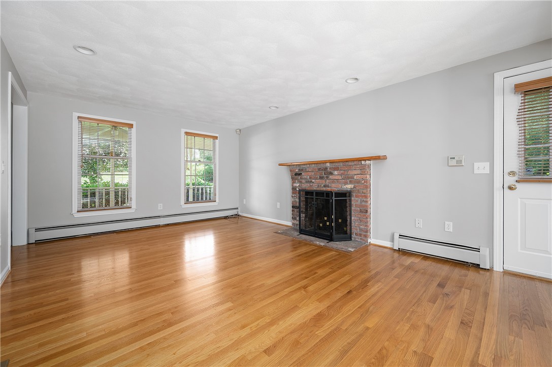 19 Southbury Road Cumberland, RI 02864 - Photo 9 of 39