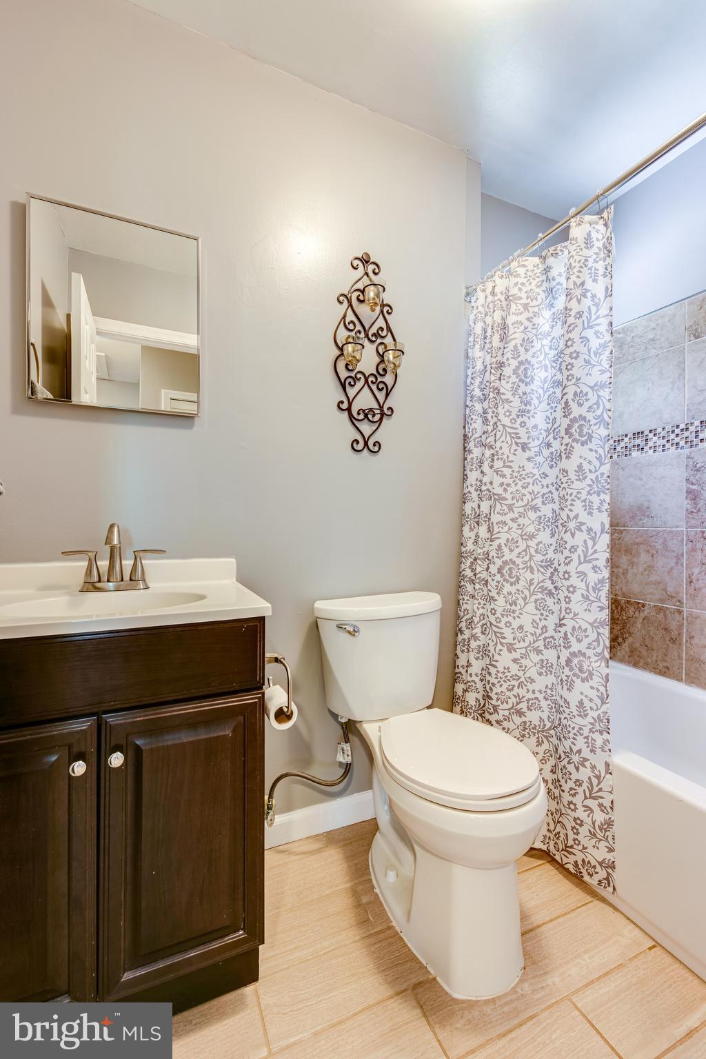 7208 Racepoint Way Alexandria, VA 22315 - Photo 50 of 79 Upper Level Shared Bath