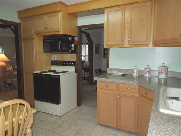 390 Maple Road Longmeadow, MA 01106 - Photo 3 of 13