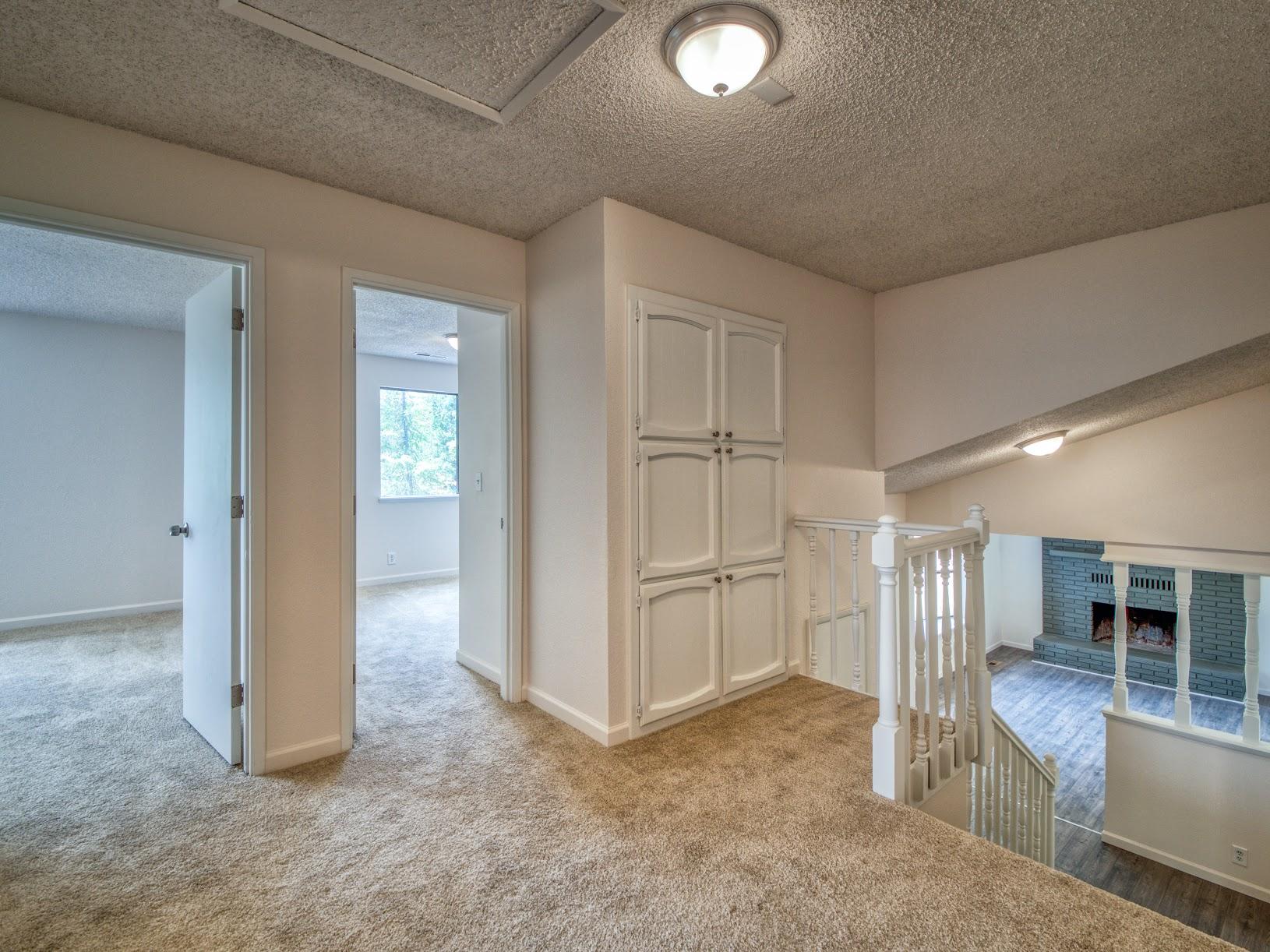 425 Crow Road Merlin, OR 97532 - Photo 31 of 43 Hall 4
