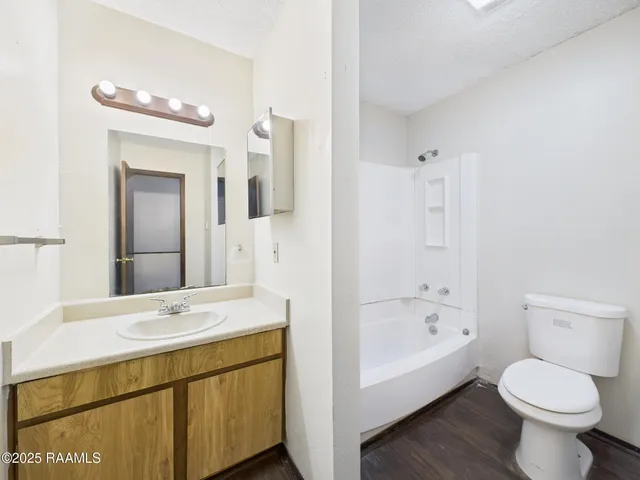 $950 | 201 High Meadows Boulevard, Unit 123, Lafayette, LA 70507