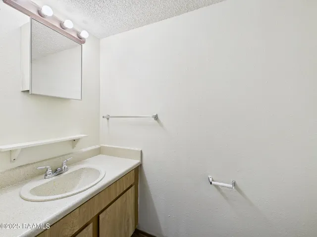 $950 | 201 High Meadows Boulevard, Unit 123, Lafayette, LA 70507