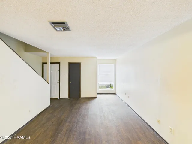 $950 | 201 High Meadows Boulevard, Unit 123, Lafayette, LA 70507