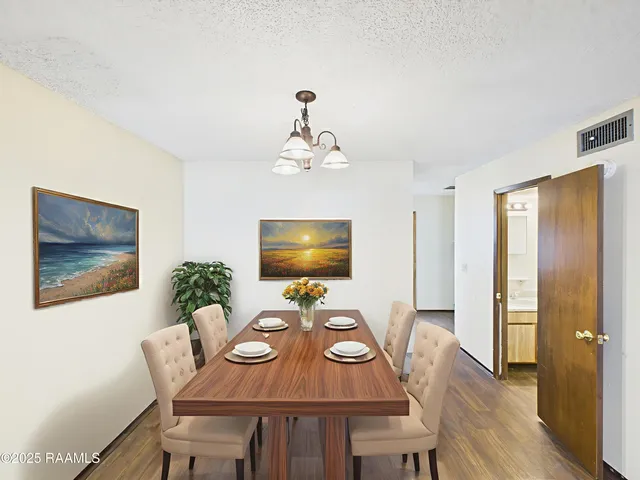 $950 | 201 High Meadows Boulevard, Unit 123, Lafayette, LA 70507