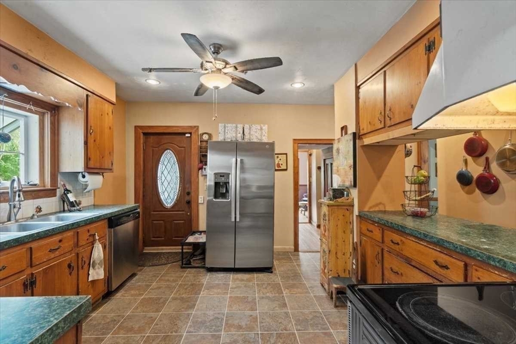 113 Harrington Road Charlton, MA 01507 - Photo 20 of 41