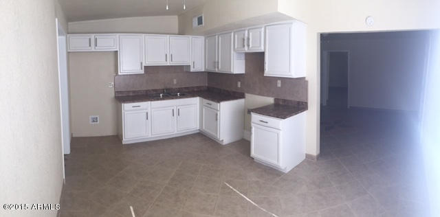 1808 East Chipman Road Phoenix, AZ 85040 - Photo 2 of 7 Kitchen