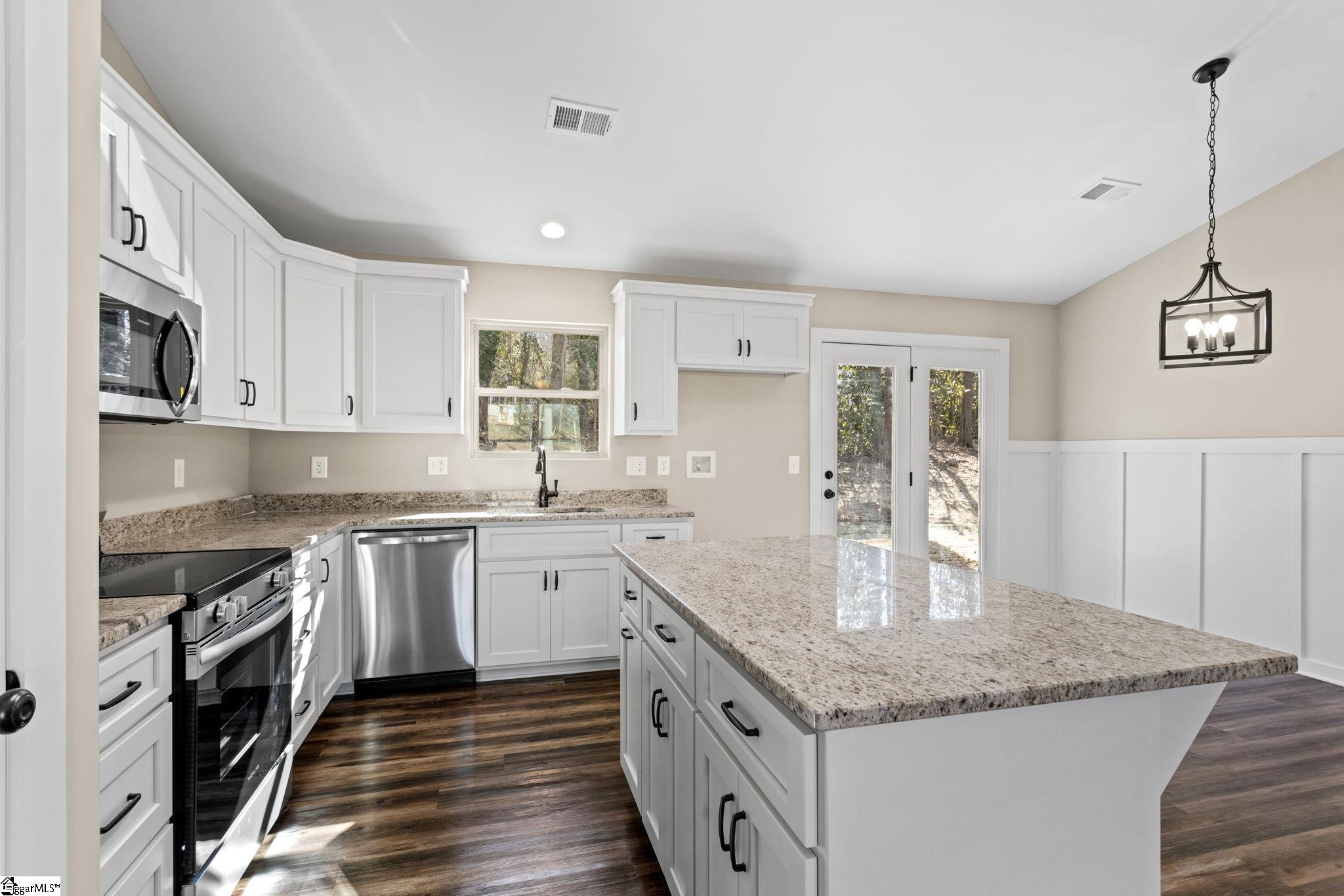 185 Troy Murdock Road Belton, SC 29627 - Photo 3 of 36