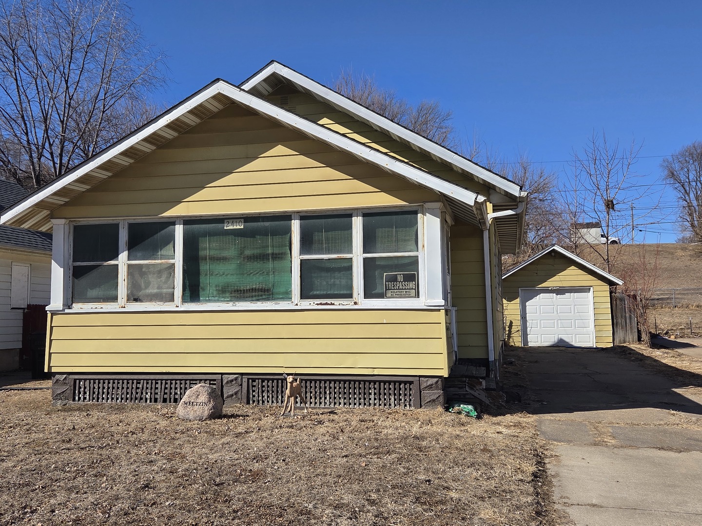 2410 Camanche Avenue Clinton, IA 52732 - Photo 3 of 15 a front view of a house with a yard