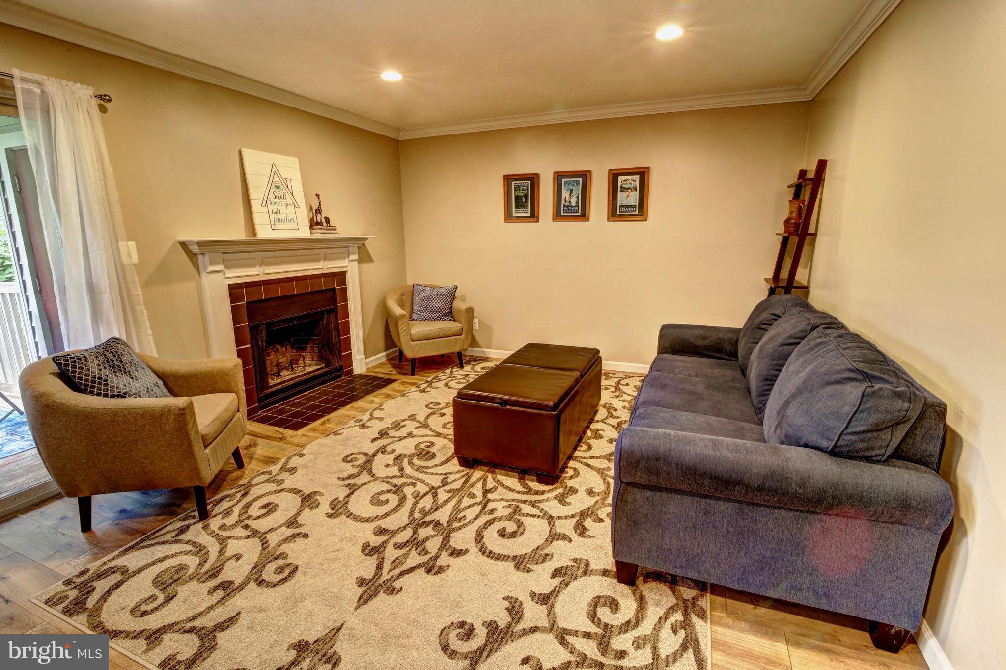 11715 Olde English Drive, Unit F Reston, VA 20190 - Photo 9 of 30 Family Room