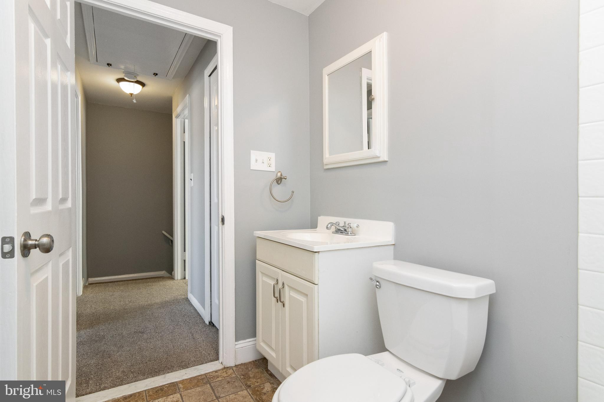 8134 Mid Haven Road Baltimore, MD 21222 - Photo 18 of 35 Bedroom level hall bath