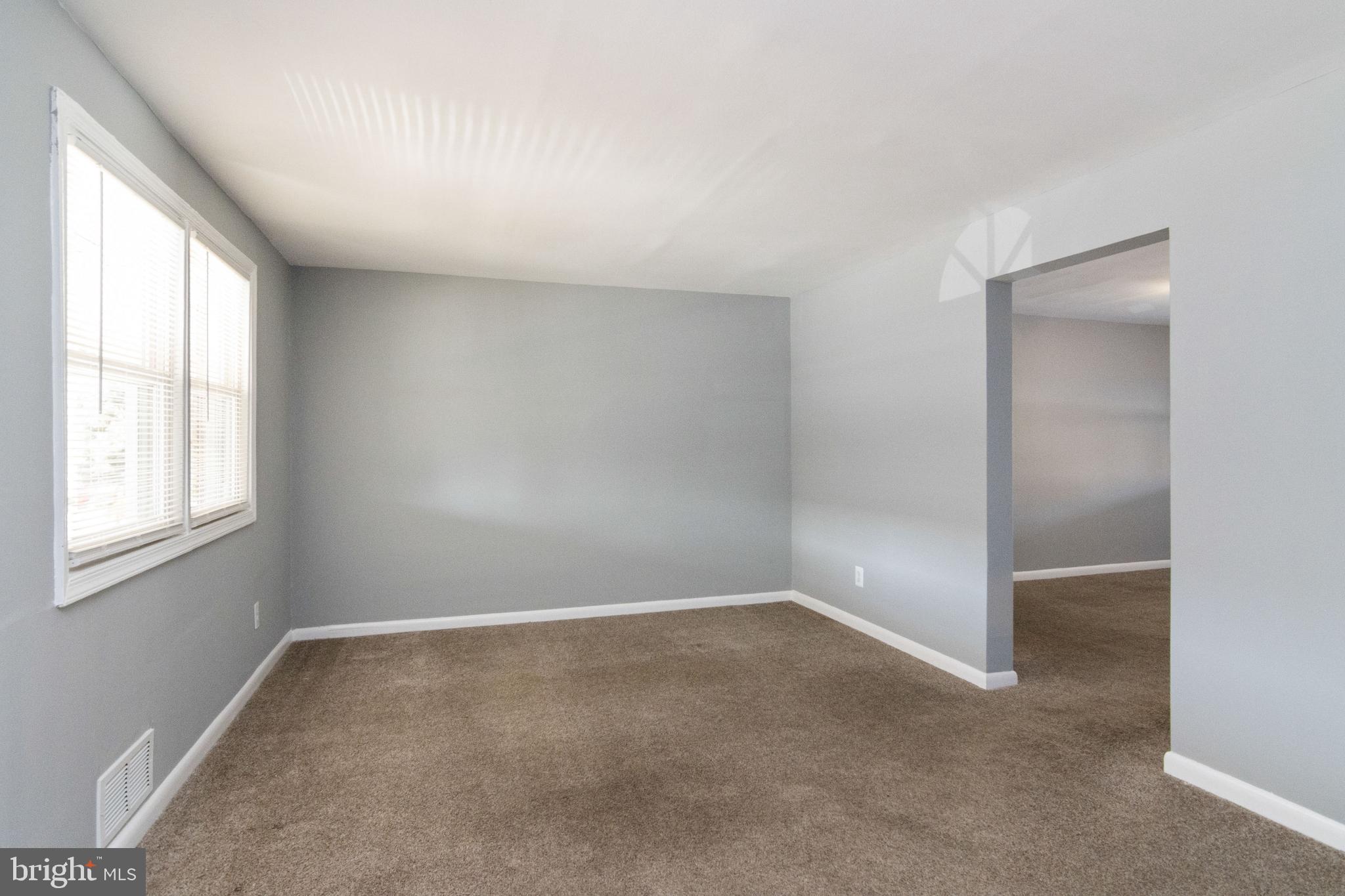 8134 Mid Haven Road Baltimore, MD 21222 - Photo 5 of 35 Living room
