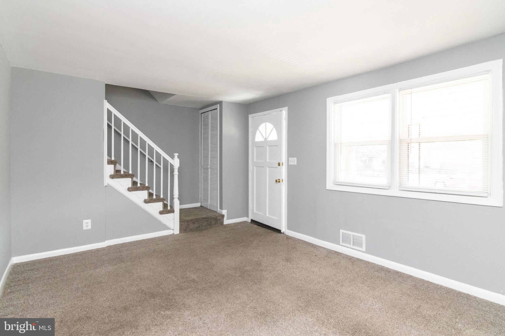 8134 Mid Haven Road Baltimore, MD 21222 - Photo 7 of 35 Living room