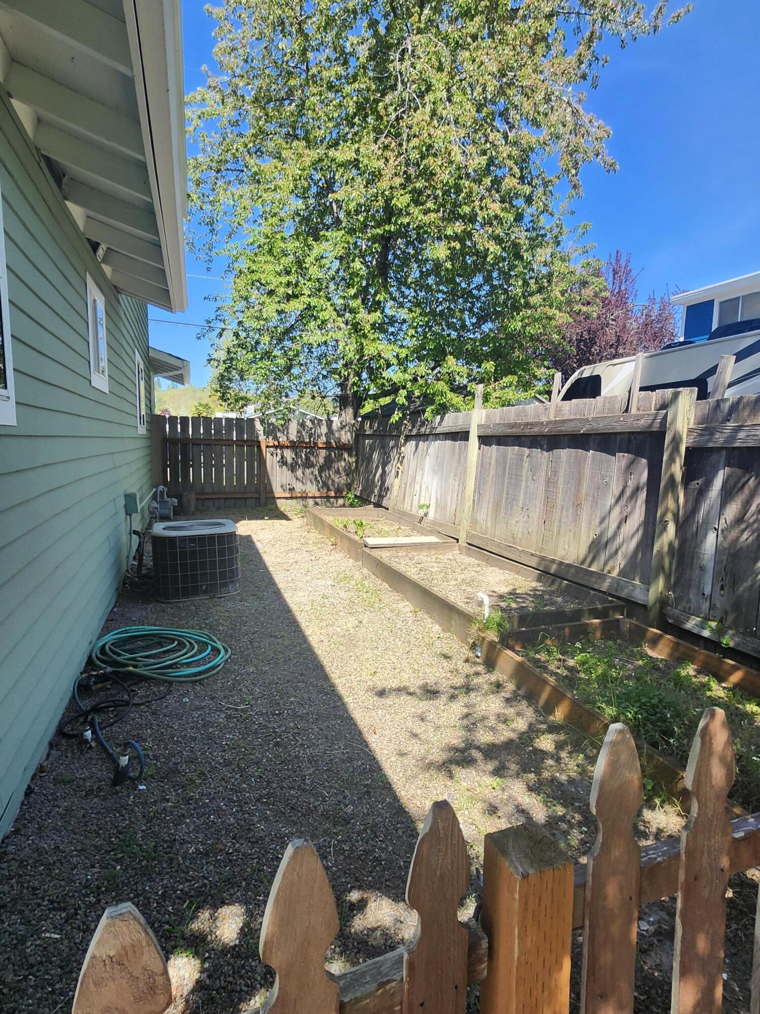 1011 Southwest I Street Grants Pass, OR 97526 - Photo 15 of 47 20250415_141001