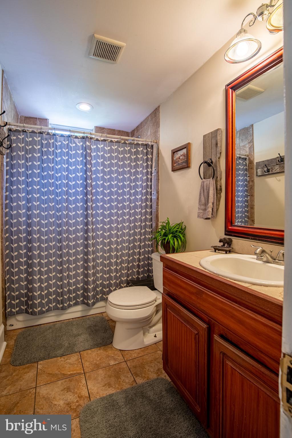 18123 School House Road White Hall, MD 21161 - Photo 28 of 47 2nd Floor Full Bath