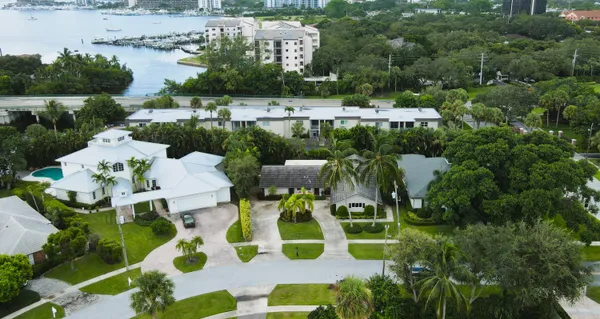 $9,000 | 1568 Point Way, North Palm Beach, FL 33408