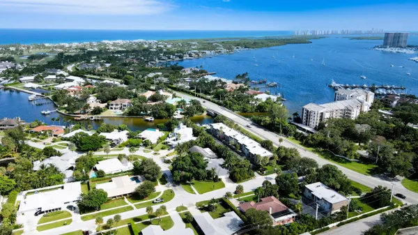 $9,000 | 1568 Point Way, North Palm Beach, FL 33408