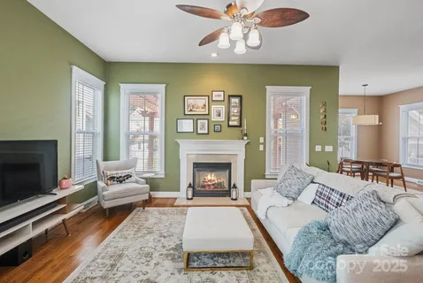 a view of a livingroom with furniture and a ceiling fan