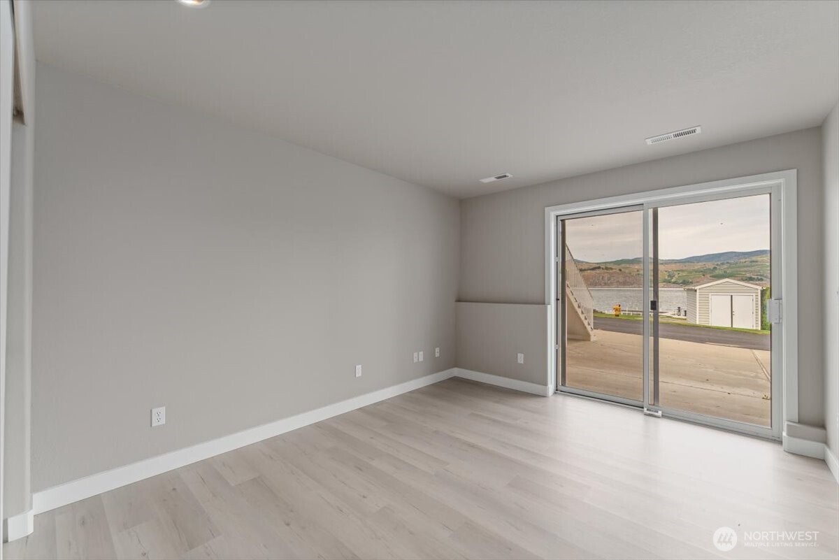 1496 South Lakeshore Road Chelan, WA 98816 - Photo 20 of 40