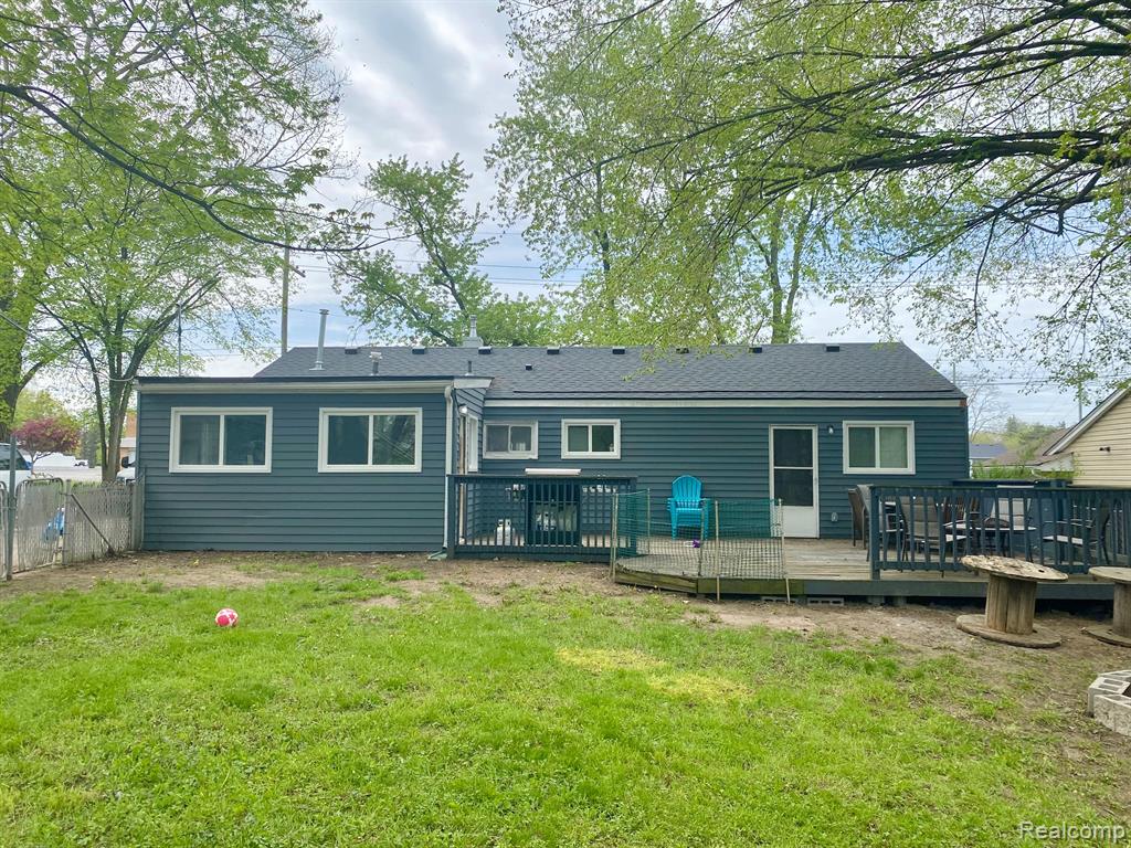 5366 Pontiac Lake Road Waterford, MI 48327 - Photo 19 of 20