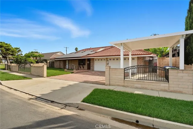 a view of a house with backyard and sitting area